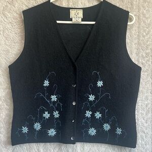 ICE Black 100% Wool Embroidered Floral Sweater Vest Sz M Boho Button Up Cottage